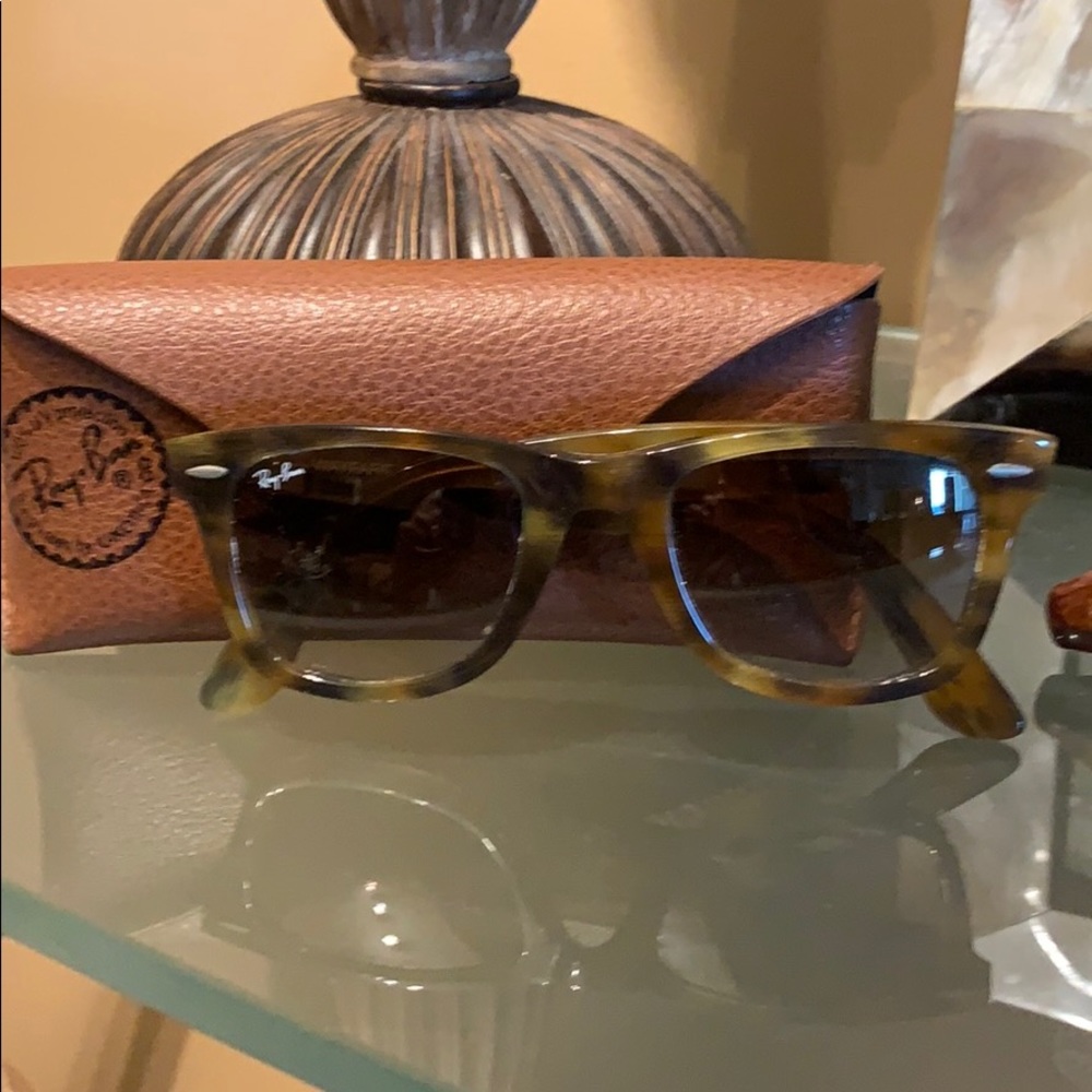 Ray Ban tortoise shell look sunglasses
